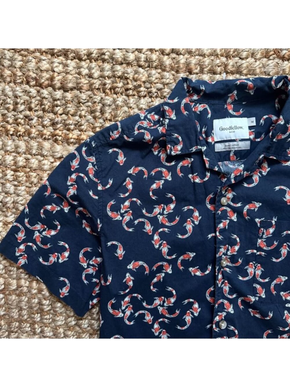 Koi Fish Print Men’s Button Down Short Sleeve (Medium) Goodfellow & Co